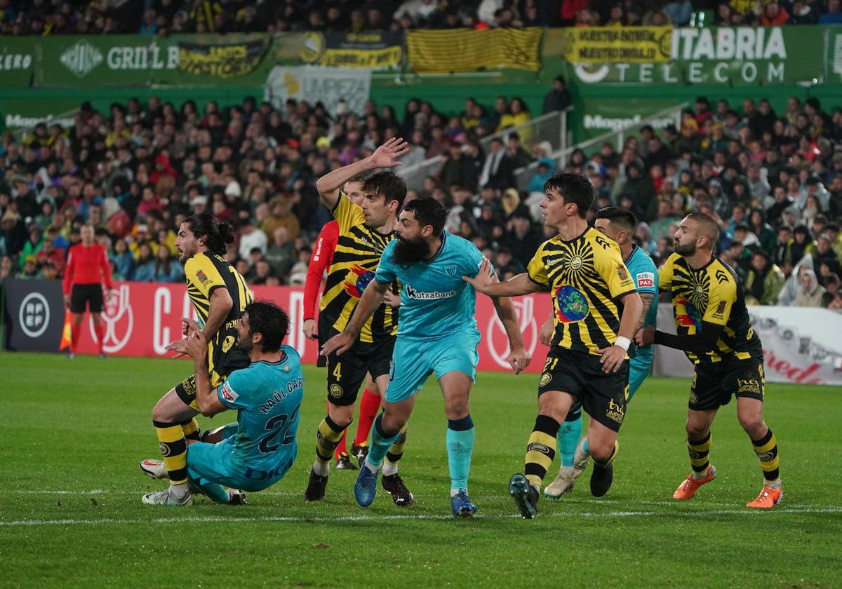 Villalibre, autor de dos goles ante el Cayón.