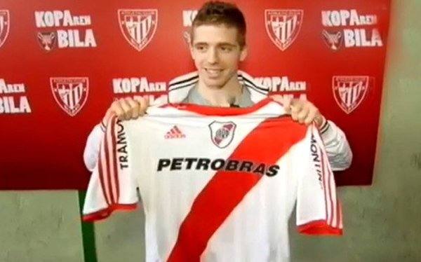 Muniain, con una camiseta de River en un imagen de archivo