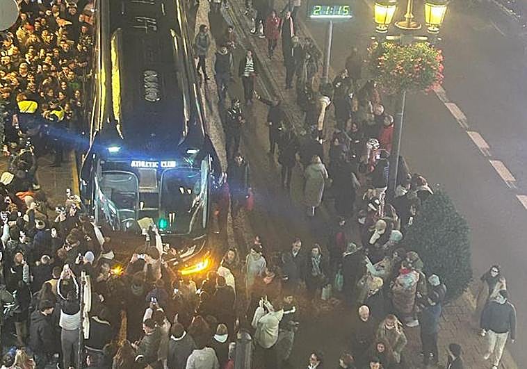 Espectacular recibimiento al Athletic en Granada