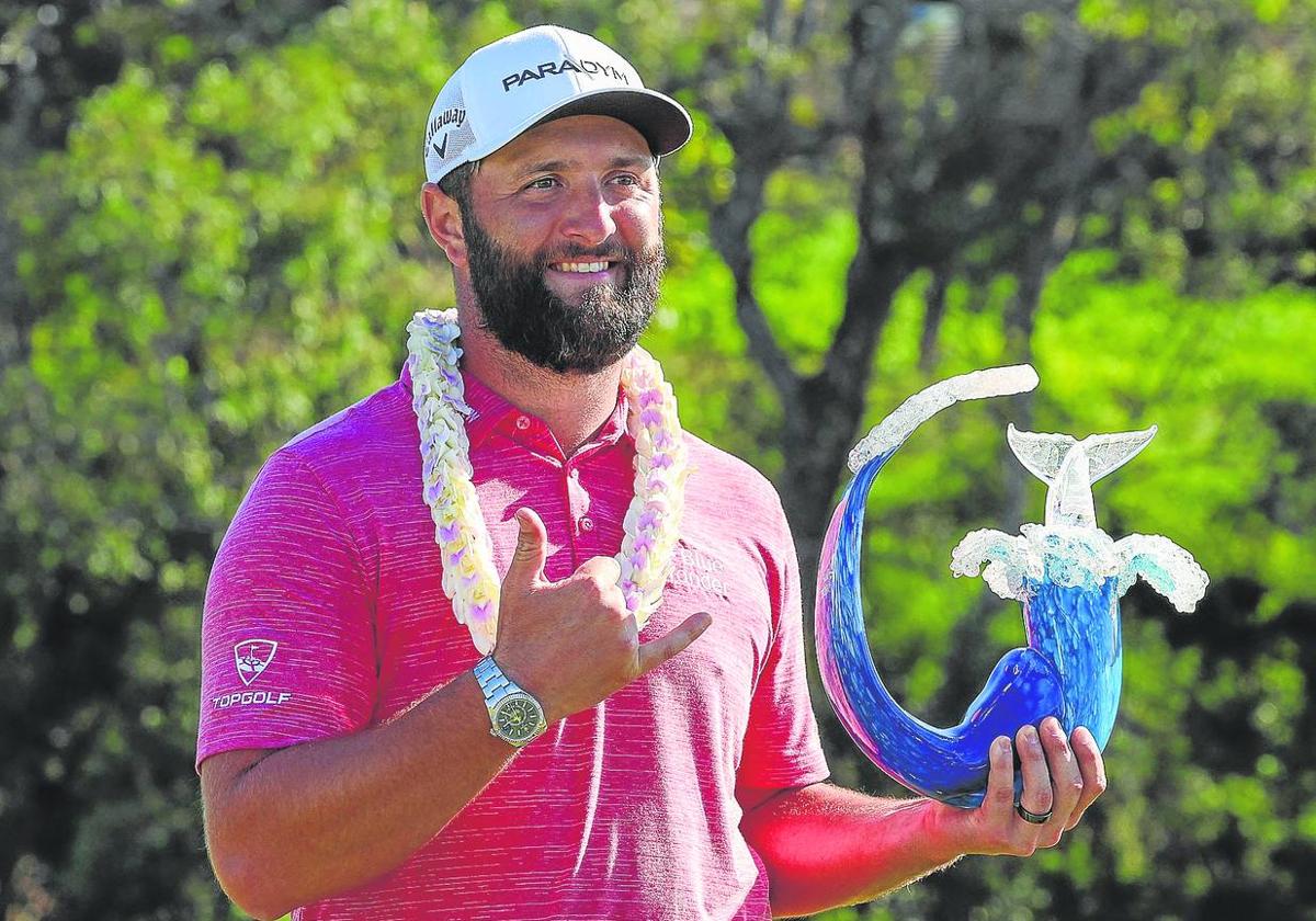 Ganador. Rahm, con el trofeo conquistado en enero en Hawai.