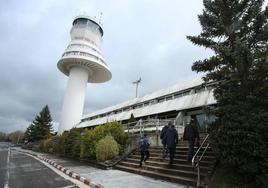 La torre de control del aeropuerto de Vitoria estrenará sistemas para reforzar la seguridad