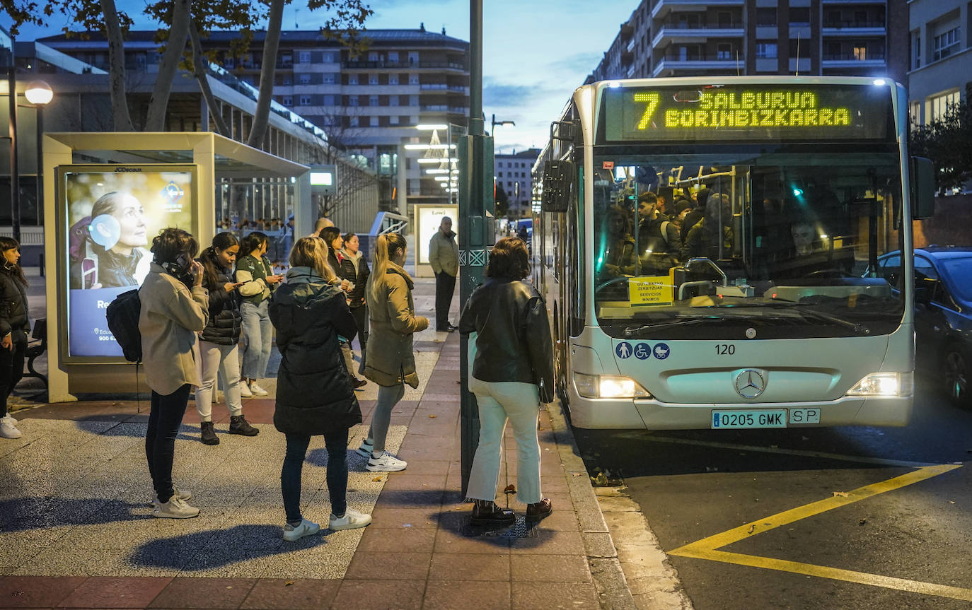 El tranvía de Vitoria vuelve a funcionar tras sufrir una avería durante cinco horas
