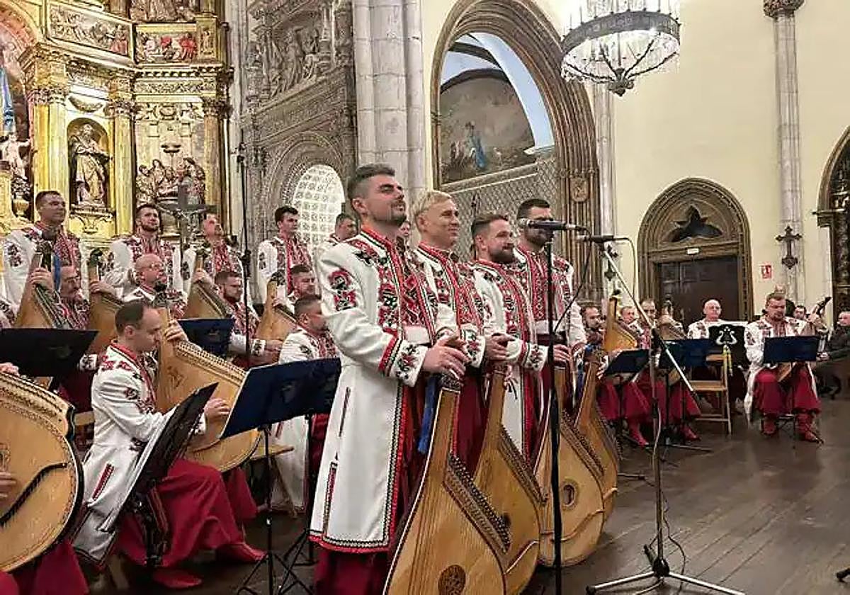 Imagen de la actuación del coro en Vitoria.