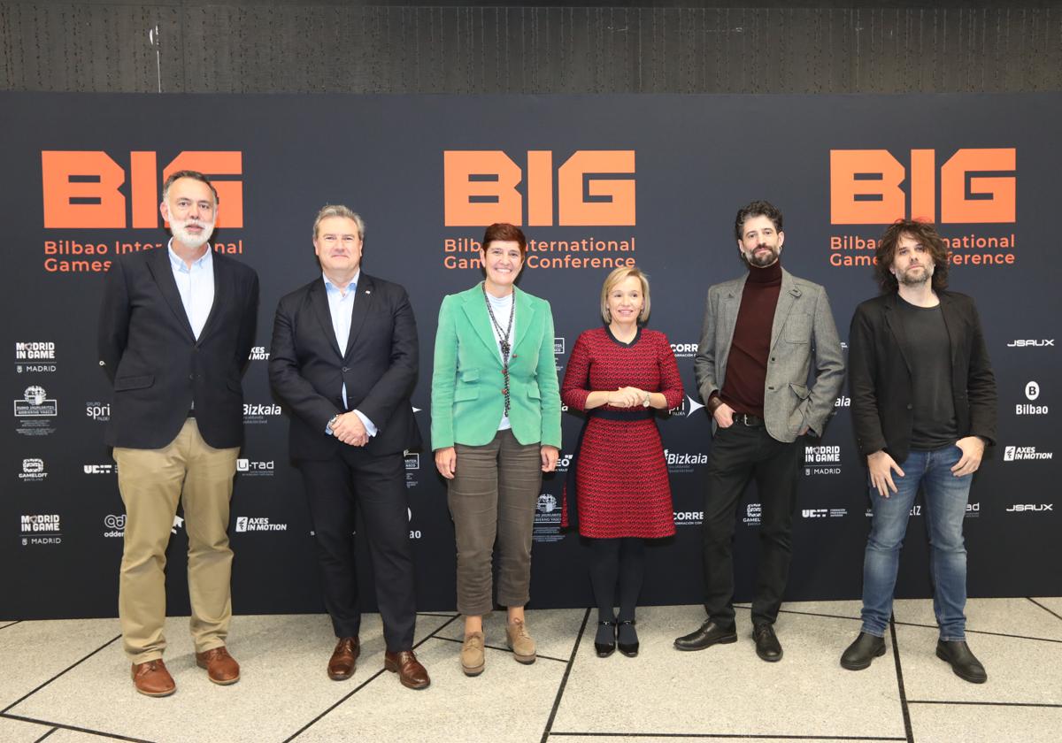 De izquierda a derecha: Antonio Barrena (EL CORREO), Javier Garcinuño (Bilbao Ekintza), Leyre Madariaga (Gobierno Vasco), Ainara Basurko (Diputación Foral de Bizkaia), Antonio Santo (BIG Conference) y Alfonso Gómez (EL CORREO).