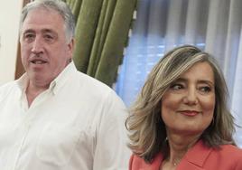 Joseba Asiron y Cristina Ibarrola, durante el pleno en el que la dirigente de UPN fue nombrada alcaldesa.