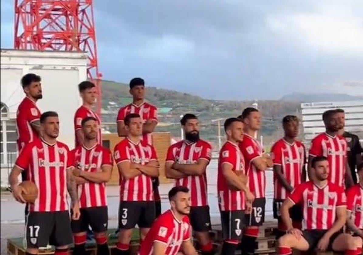 Los jugadores debajo del Puente Euskalduna