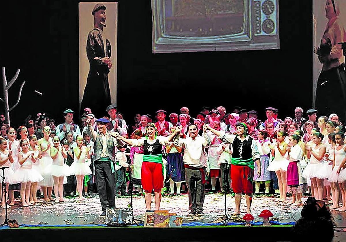 En este espectáculo que se lleva representando una década en Barakaldo participan 168 personas.