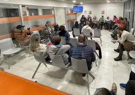 Pacientes en la sala de espera de Urgencias.