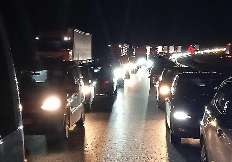 Tráfico parado y retenciones kilométricas.