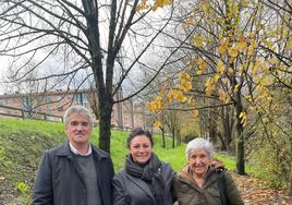 El concejal de Urbanismo, Anartz Gandiaga, la alcaldesa Ainhoa Salterain y la concejala Alicia Hernández visitaron la zona.