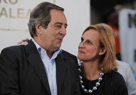 El alcalde de Gernika, José Mari Gorroño junto a la presidenta del BBB, Itxaso Atutxa en una campaña electoral anterior en la que concurrian juntos.