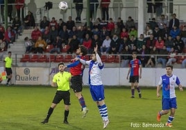Una pugna en el Balmaseda-Zalla disputado la temporada pasada.