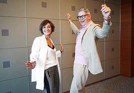 Adela González junto a Boris Izaguirre.