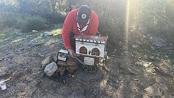 Padres y madres de scouts vitorianos abren la Navidad con un Belén en el monte Eskibel