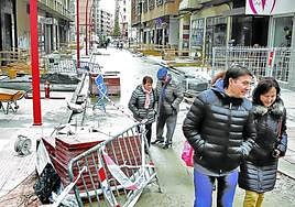 Aún no se ha asfaltado pero ya se puede transitar por lo que será la calzada y, en breve por las aceras que está a punto de acabarse.