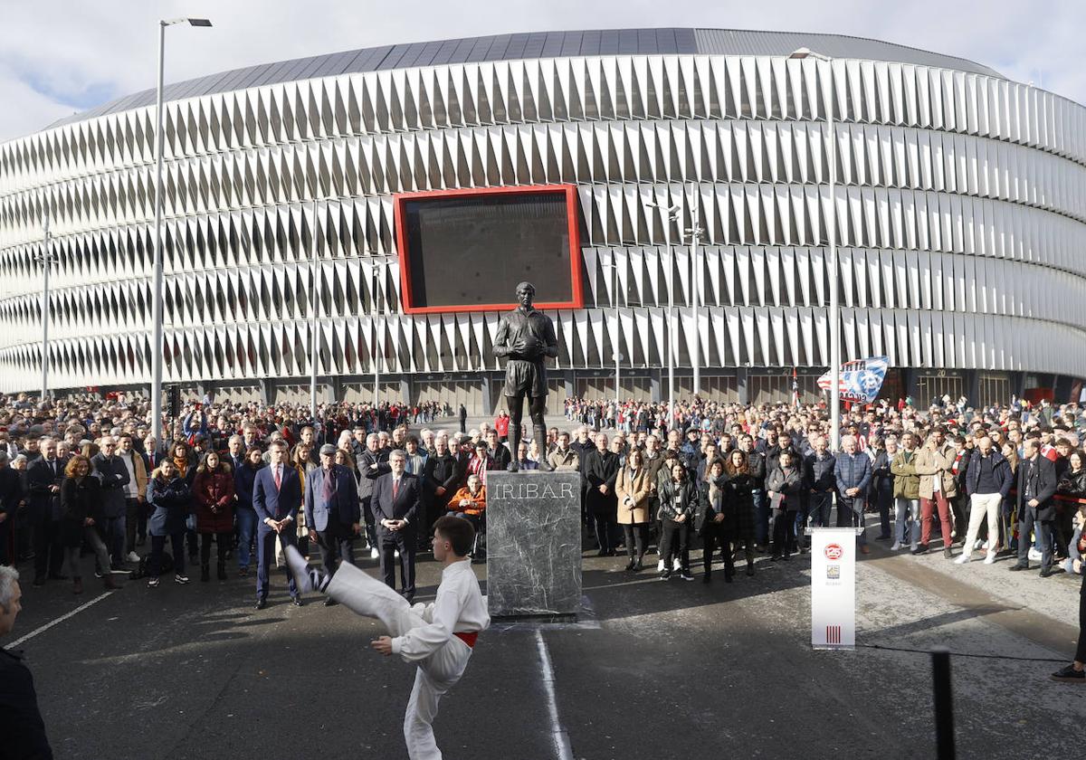 Inauguración de la estatua en homenaje a José Ángel Iribar.