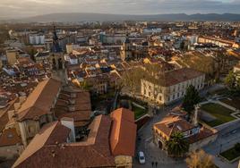 Vista de Vitoria, donde la alcaldesa planteó en su propuesta de ordenanzas fiscales subir el 25% el IBI a los propietarios de pisos vacíos.