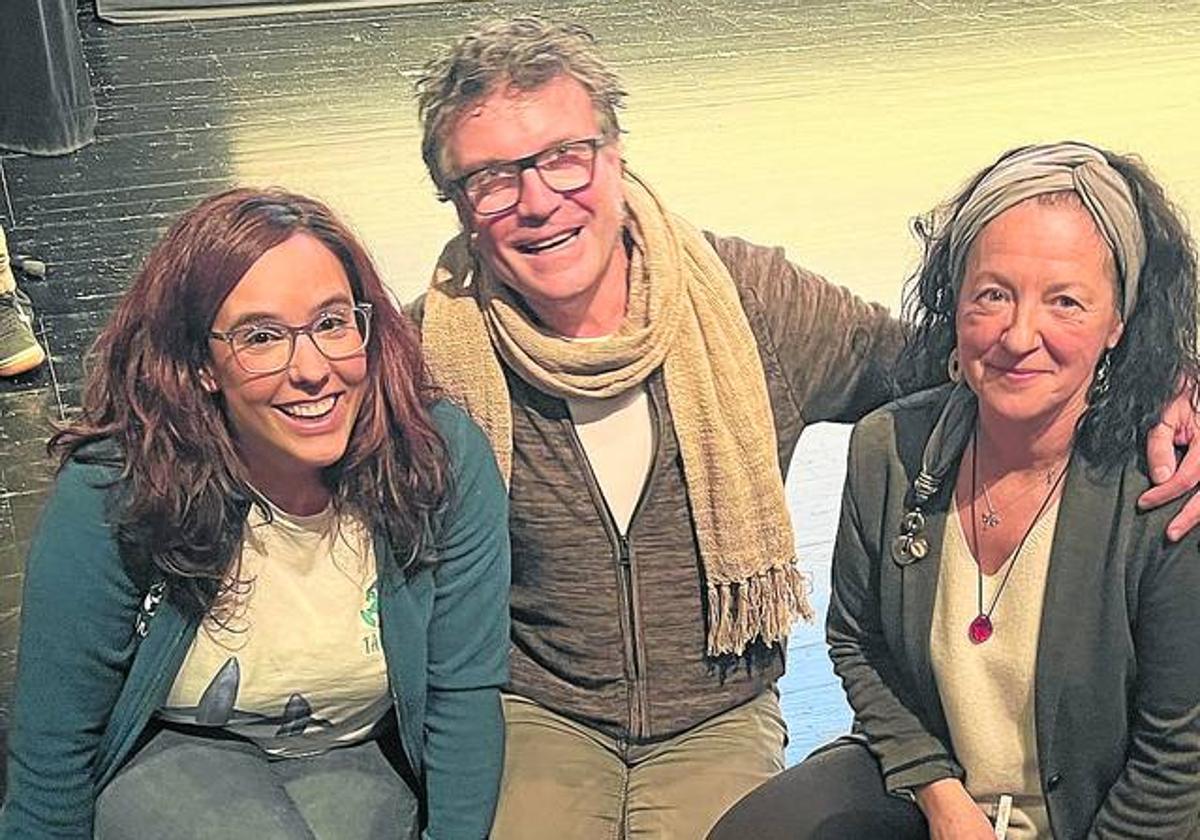 Ana de Lara, Fernando Calvo y Nerea Lazpiur, en el Coliseo, tras la presentación del documental.