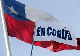 Más del 55 % de los chilenos rechazan la propuesta de una Constitución conservadora.