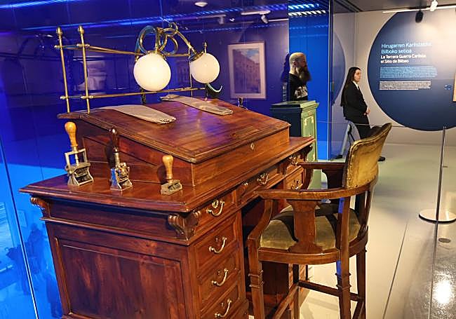 Un escritorio completo del siglo XIX