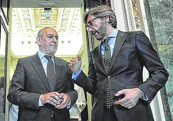 Ramiro González e Iñaki Oyarzabal, en una sesión de las Juntas de Álava.