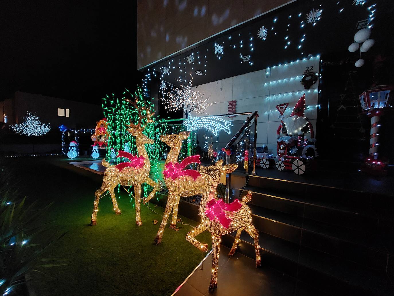 La decoración navideña del barrio baracaldés de Gorostiza en imágenes
