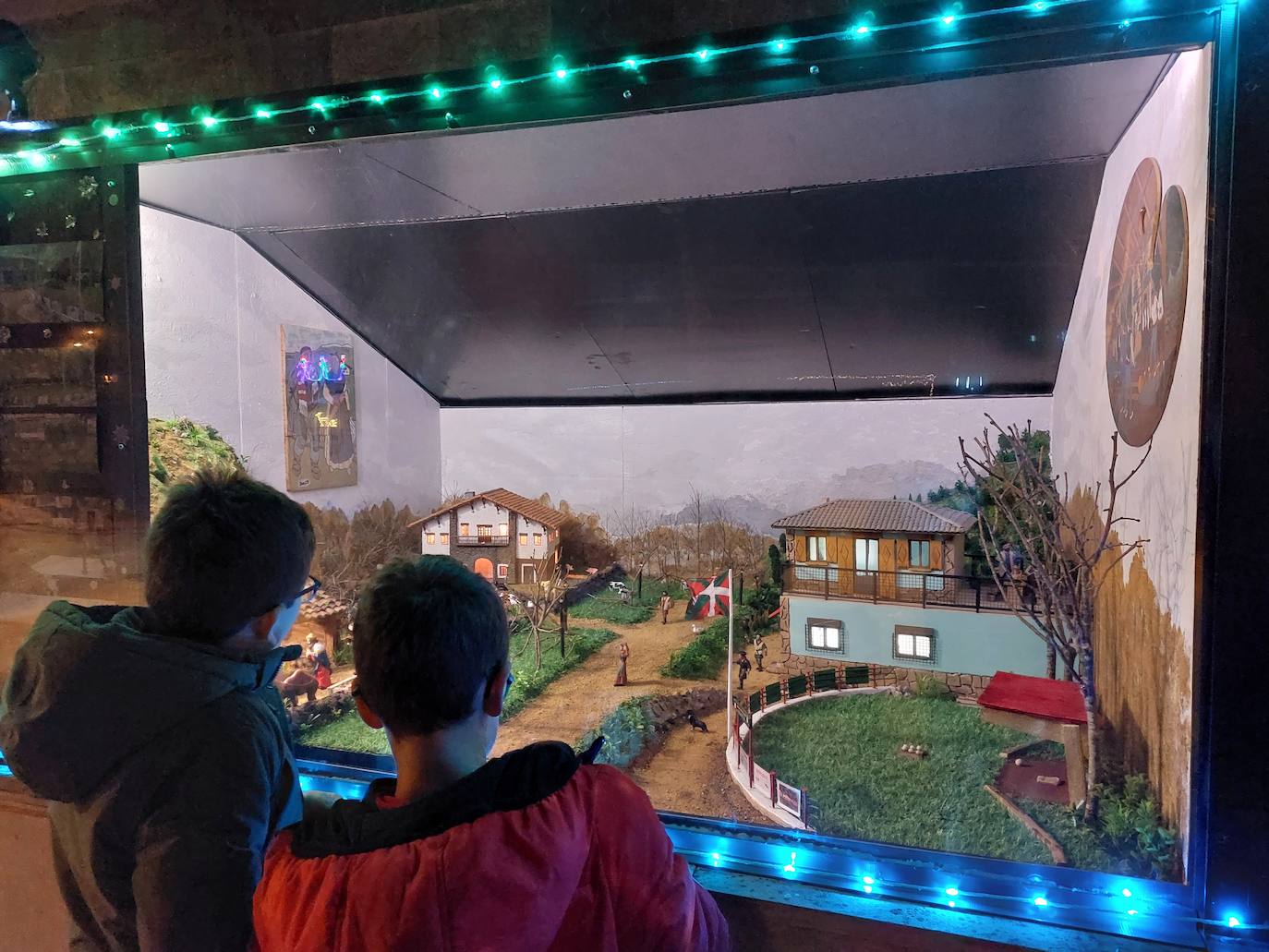 La decoración navideña del barrio baracaldés de Gorostiza en imágenes