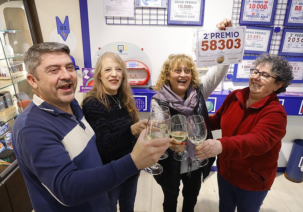 Estanco de la calle Duque de Wellington, en Vitoria, donde se ha vendido parte del segundo premio.