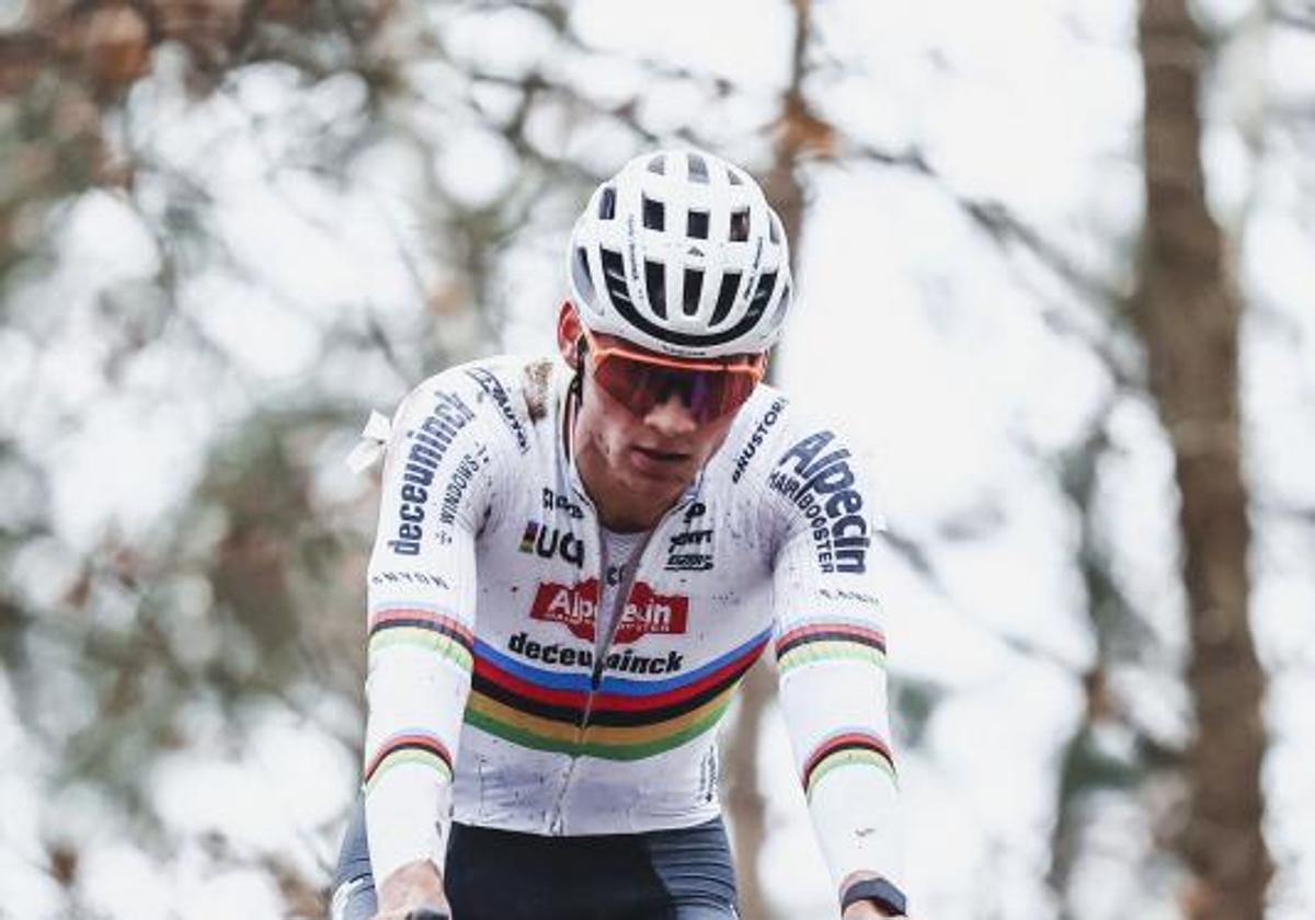 Van der Poel gana el primer duelo contra Van Aert