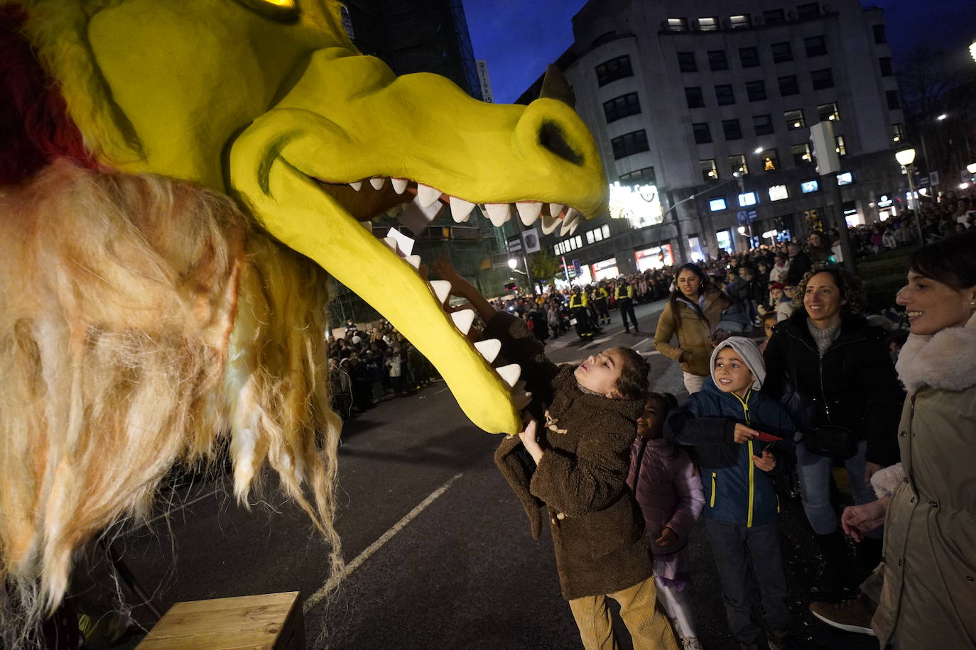 El desfile de Olentzero y Mari Domingi, en imágenes