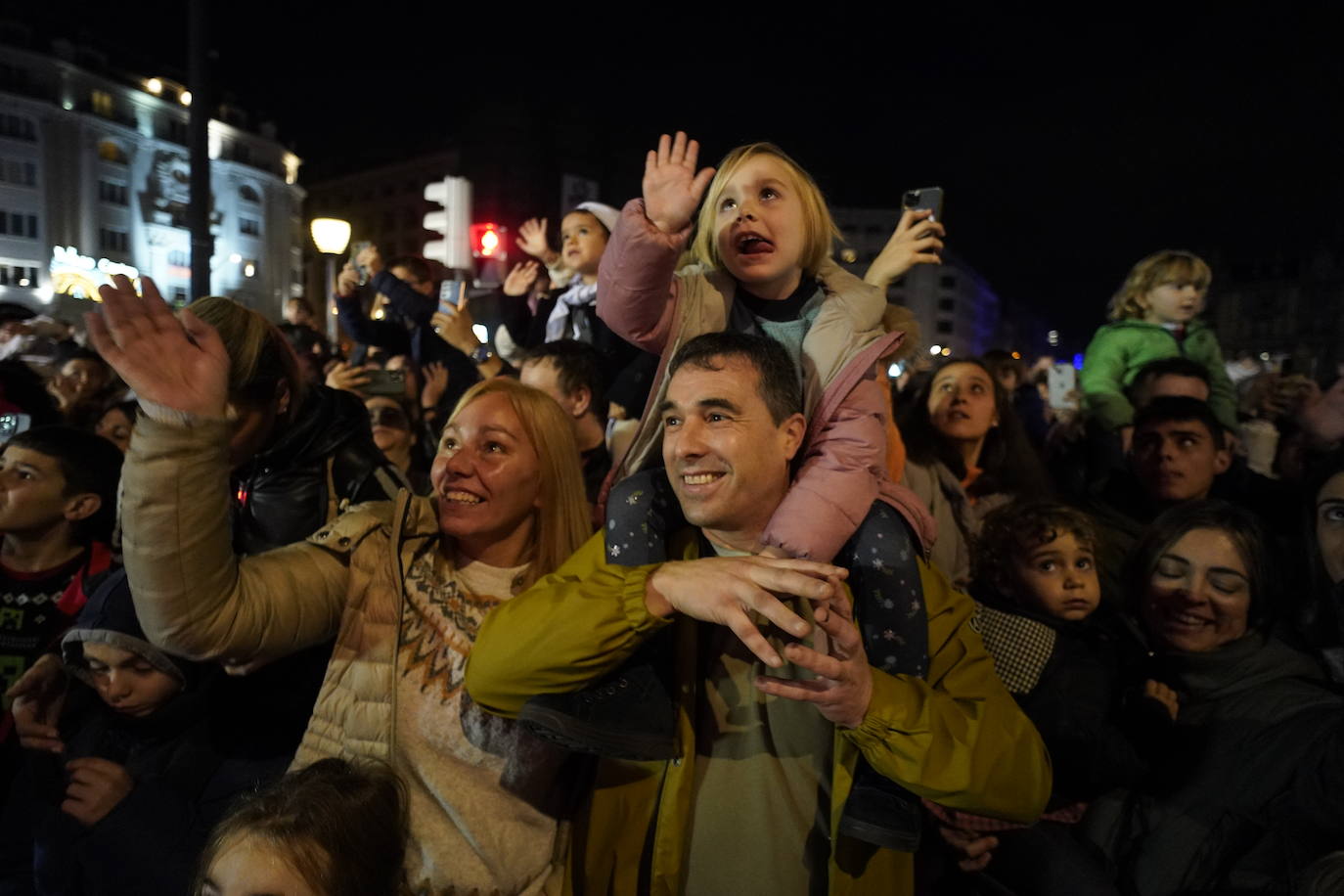 El desfile de Olentzero y Mari Domingi, en imágenes