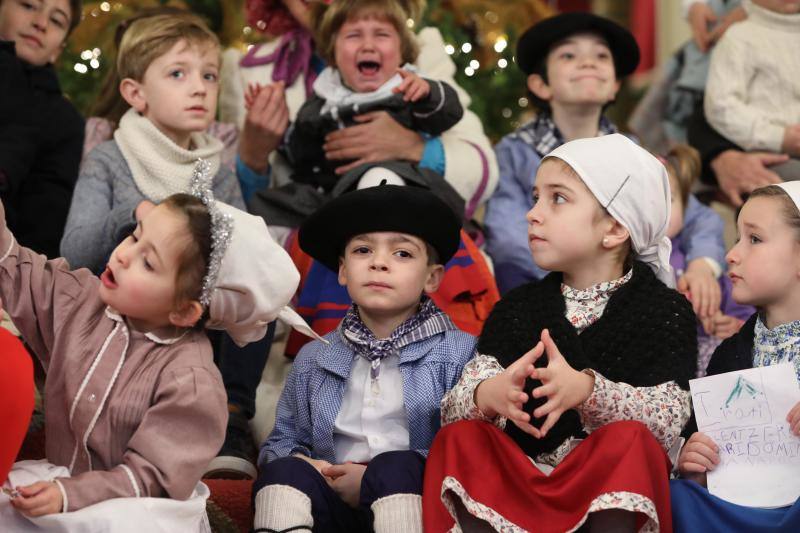 Recepción de Olentzero y Mari Domingi en Bilbao