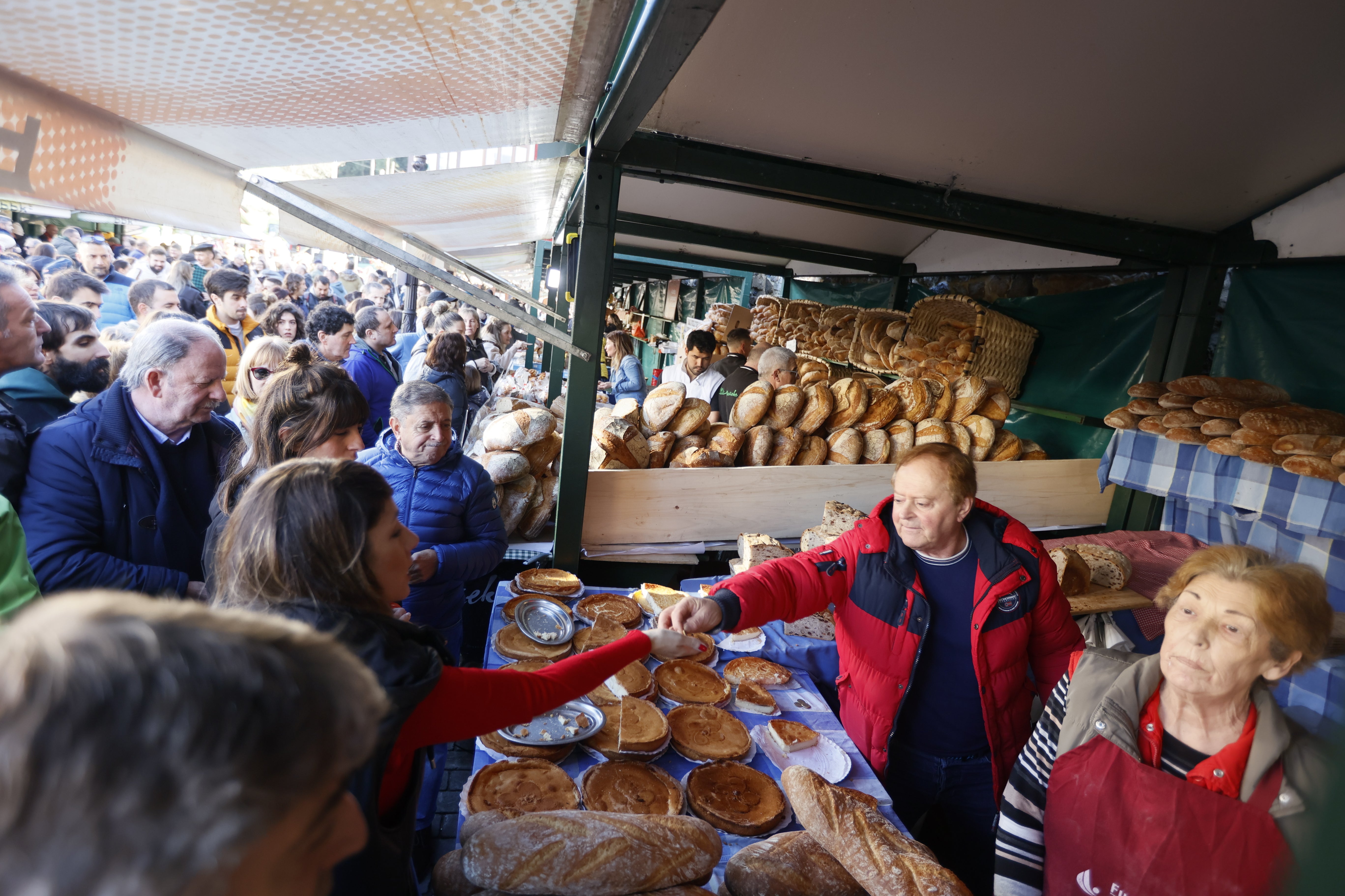 Los mejores panes de Bizkaia se dan cita un año más por Nochebuena en Galdames