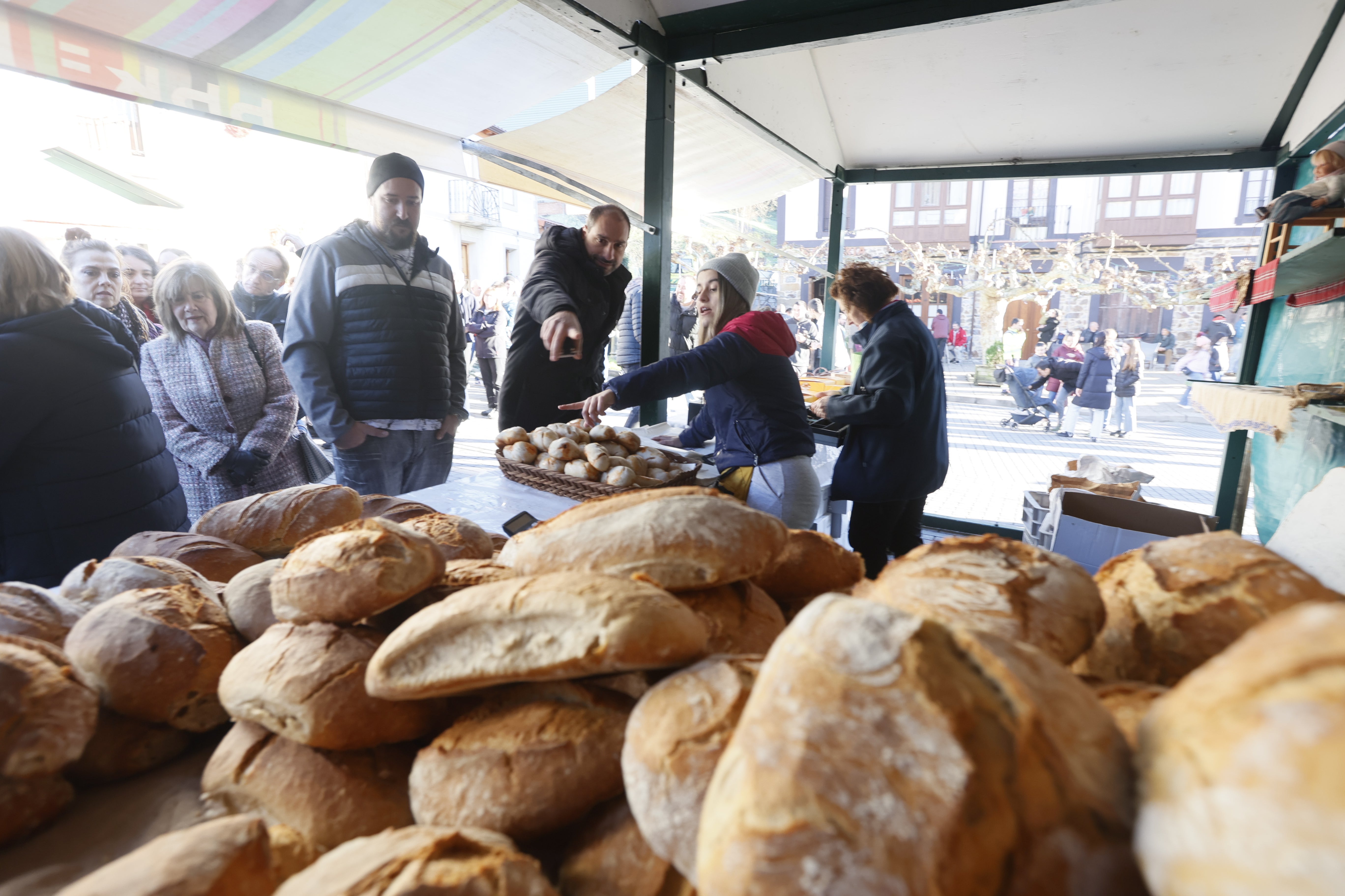 Los mejores panes de Bizkaia se dan cita un año más por Nochebuena en Galdames