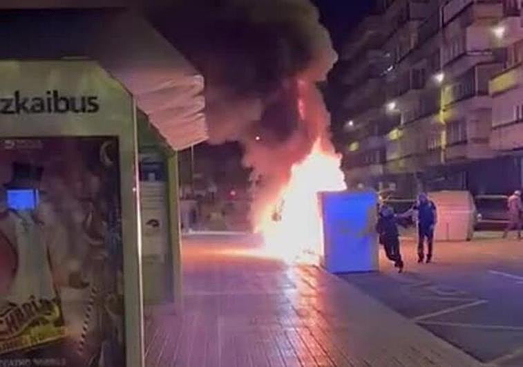 Arde un contenedor durante Nochebuena en Getxo