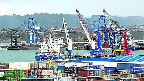 El Puerto de Bilbao opta por la especialización frente a la carrera por el aumento del tráfico