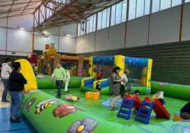 Los hinchables y las actividades del Parque Infantil se repartirán por las canchas y las piscinas.