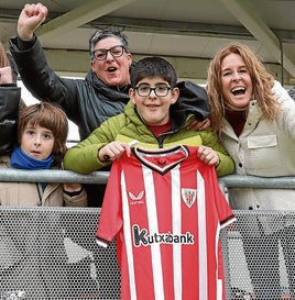 Un saludo, una foto con tus ídolos... esto es sentimiento Athletic