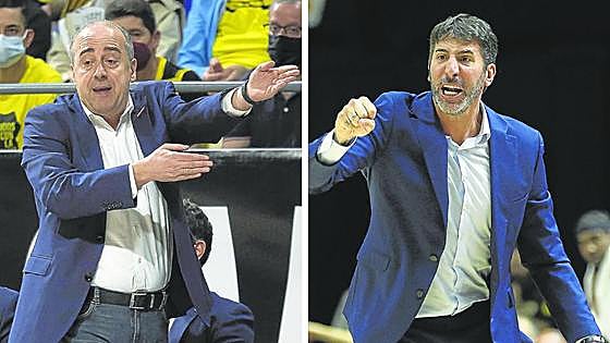 Ocho banquillos teñidos de negro