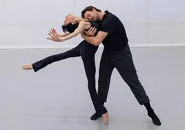 Los bailarines y coreógrafos Lucía Lacarra y Matthew Golding.