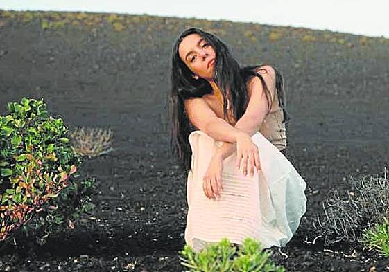 Valeria Castro ofrecerá hoy su concierto de 'popclore' en el Ermua Antzokia a partir de las 20.30 horas.