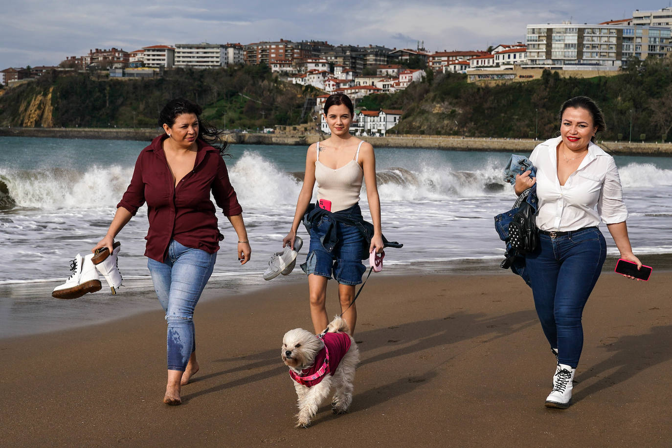 Fotos: Año Nuevo tropical en la playa de Ereaga