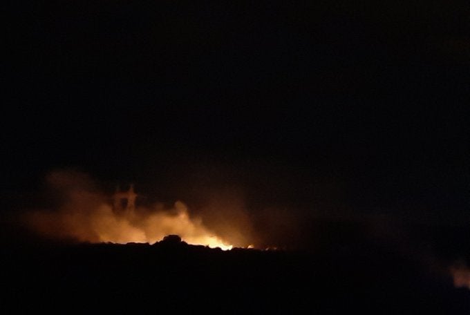 Los bomberos sofocan un incendio en una finca rural situada entre Elciego y Lapuebla de Labarca