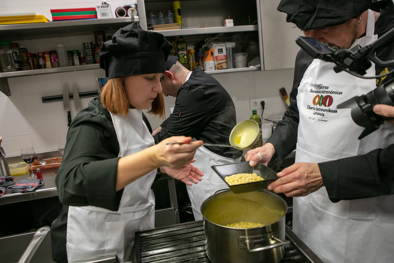 Fotos: Así fue la cena en la Sociedad Gastronómica Burduntzi
