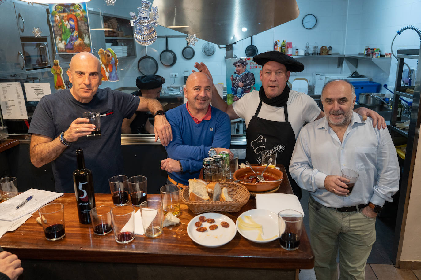Fotos: Así fue la cena en la Sociedad Gastronómica Udalaitz-Leku