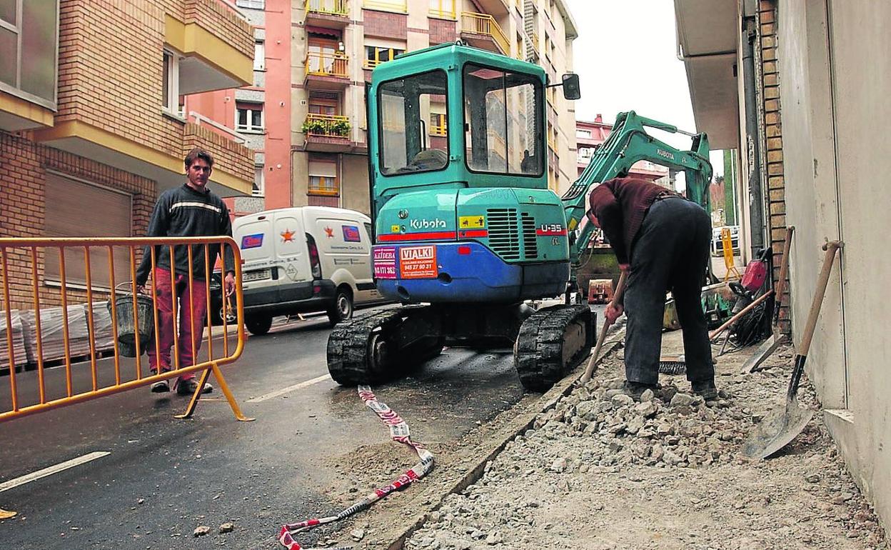 Las reformas de las aceras y calzadas deberán reservar espacios subterráneos para la instalación de fibra óptica de alta velocidad.