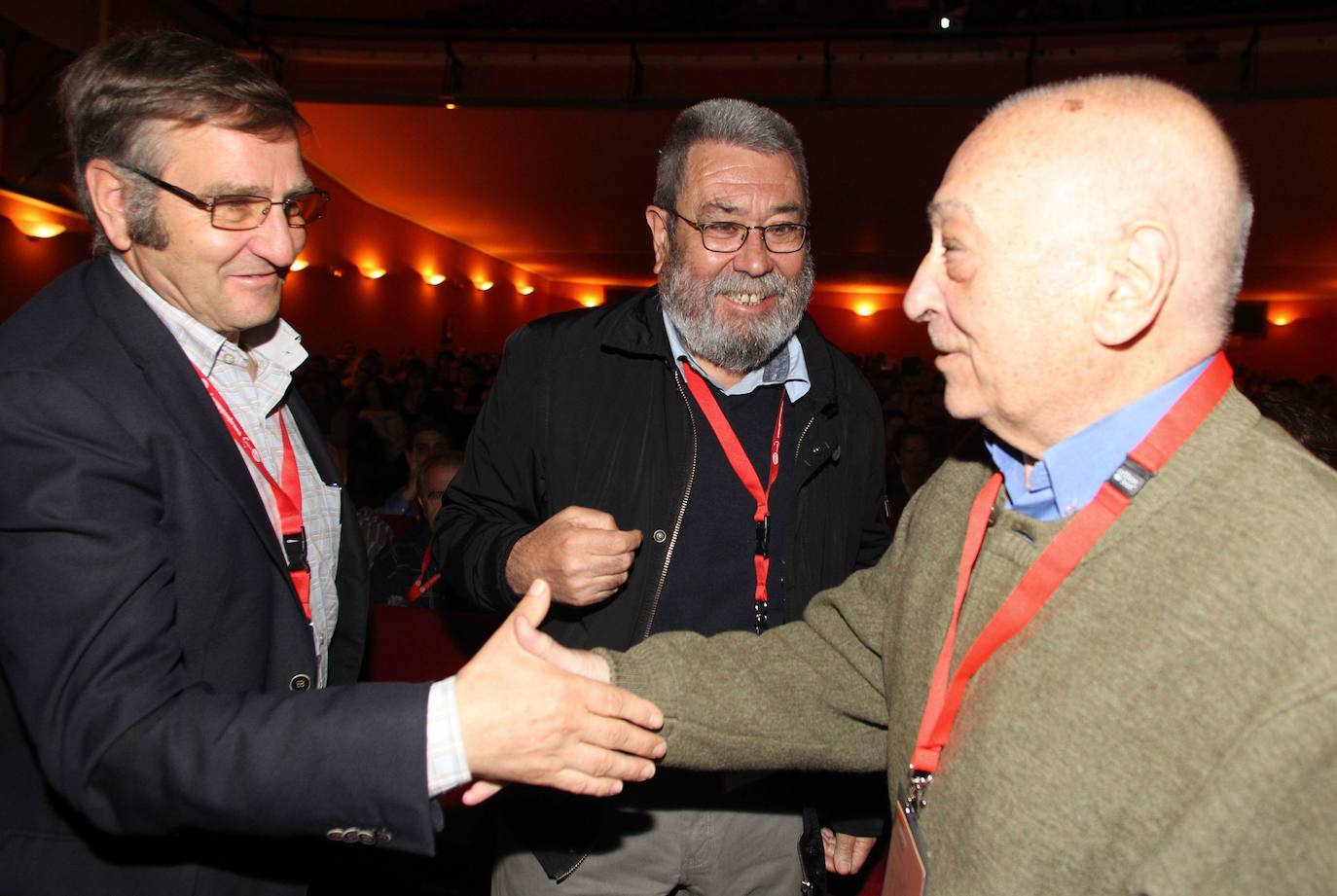 Barakaldo - 23/05/2012 - XI Congreso de UGT Euskadi, el secretario general Dámaso Casado, saluda a Nicolás Redondo, en presencia de Cándido Méndez.