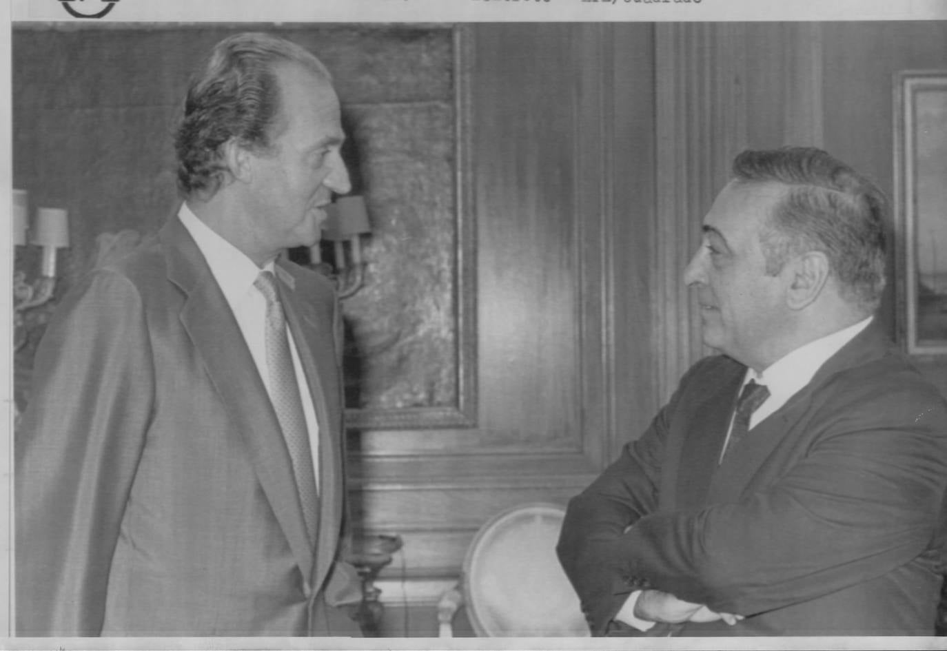 Madrid - 10/09/1987 - Juan Carlos I hablando con el Secretario de la UGT, Nicolás Redondo.