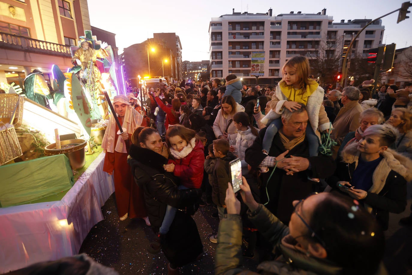 Fotos: La Cabalgata de los Reyes Magos en Basauri