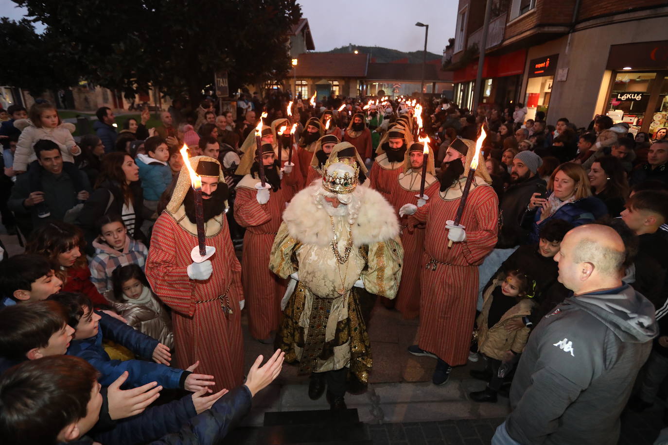 Fotos: Cabalgata de los Reyes Magos en Gernika